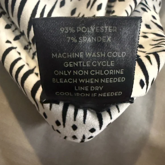 Ann Taylor Womens Patterned Shorts Black White dressy Casual Lightweight Summer - Picture 3 of 4